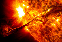 Giant_prominence_on_the_sun_erupted